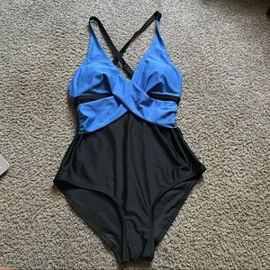 ONE PIECE BATHING SUIT💙🖤
